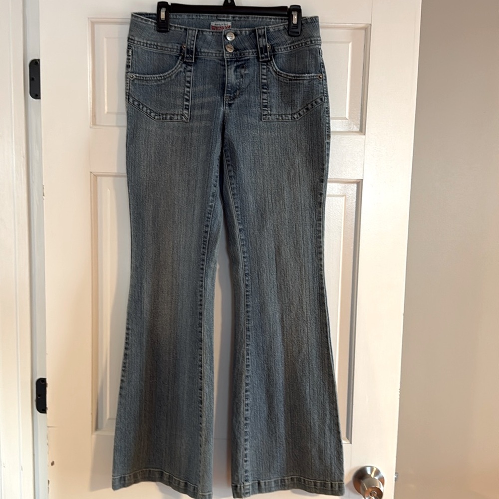 NWOT WHOOZ BLOOZ FLARED LEG JEANS